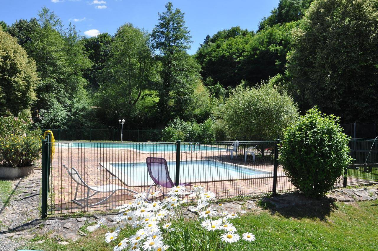 Chalet 'Du Moulin Du Châtain 3' avec piscine partagée, terrasse privée et jardin partagé in Payzac (Dordogne), Périgord Vert