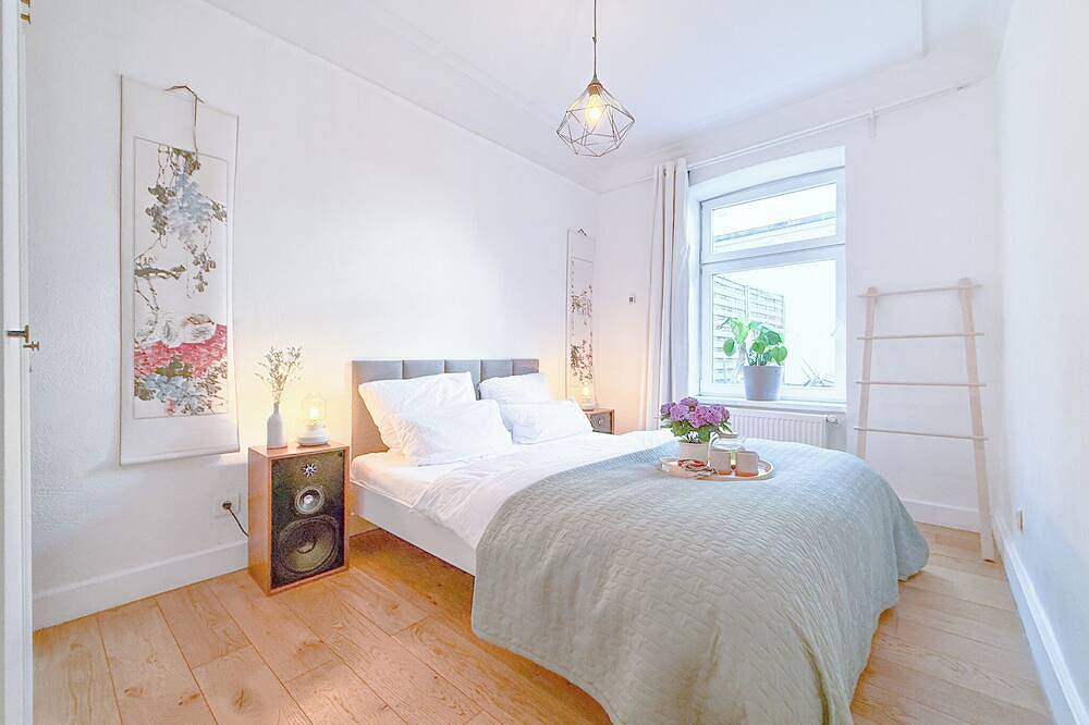 Ganze Wohnung, Stilvolle Altbauwohnung in Hamburg Ottensen – charmant & zentral für 2-5 Gäste in Ottensen Hamburg, Hamburg