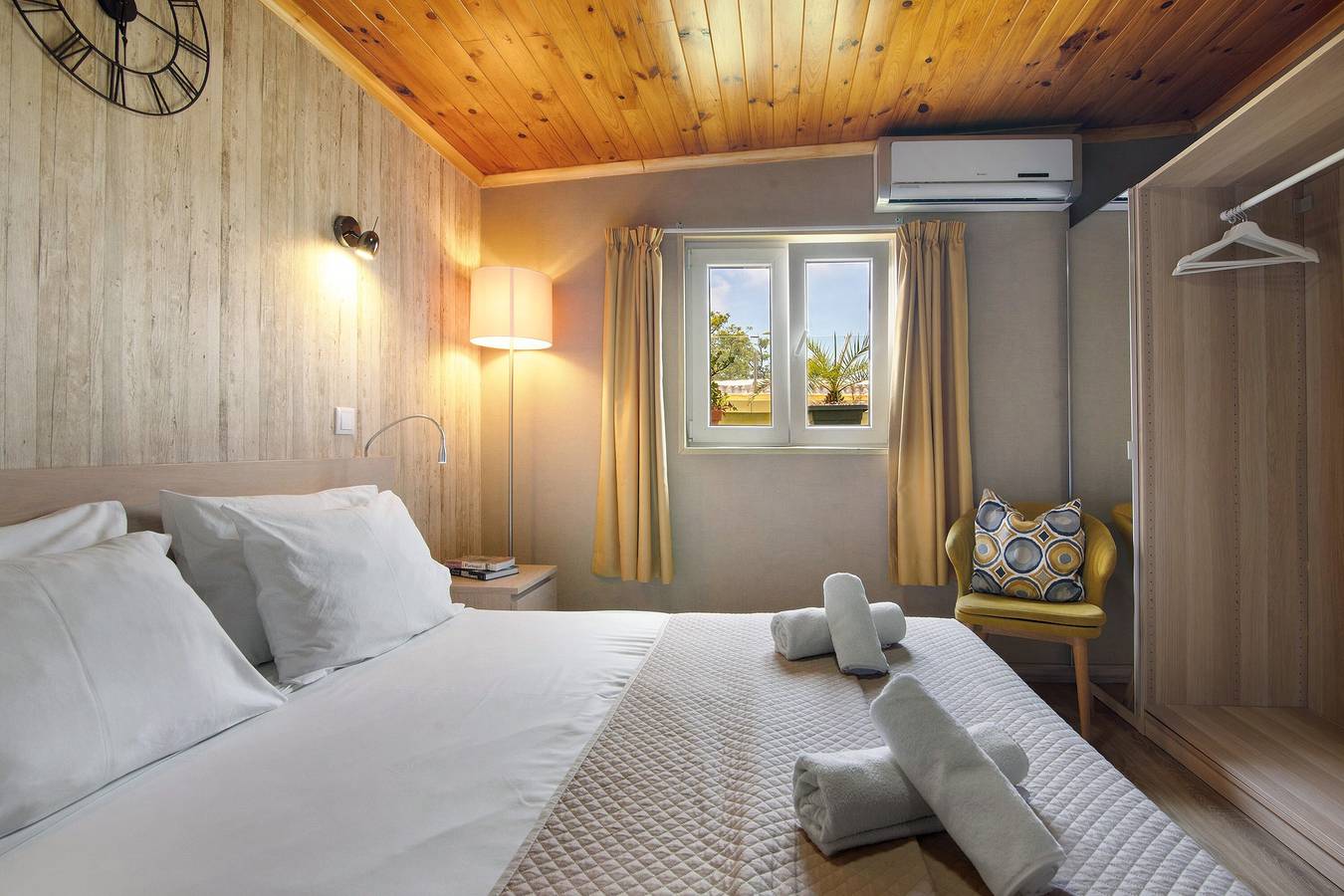 Room 'Quarto Casal Standard 201' with Shared Terrace, Wi-Fi and Air Conditioning in São Pedro, Faro