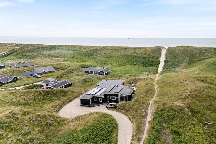 Luxus-Ferienhaus für 12 Personen, mit Balkon/Terrasse und Whirlpool sowie Pool und Sauna in Dänemark an der Nordsee