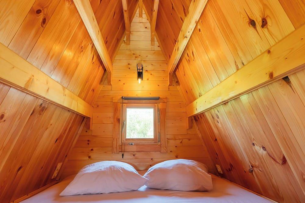Tiny house in the Ardennes in Fromelennes, Parc naturel régional des Ardennes