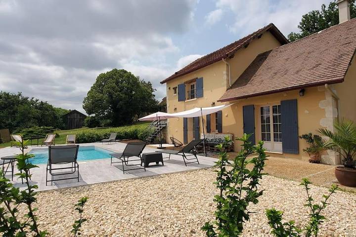 Location de vacances pour 6 personnes, avec jardin ainsi que piscine et vue à Liorac-sur-Louyre