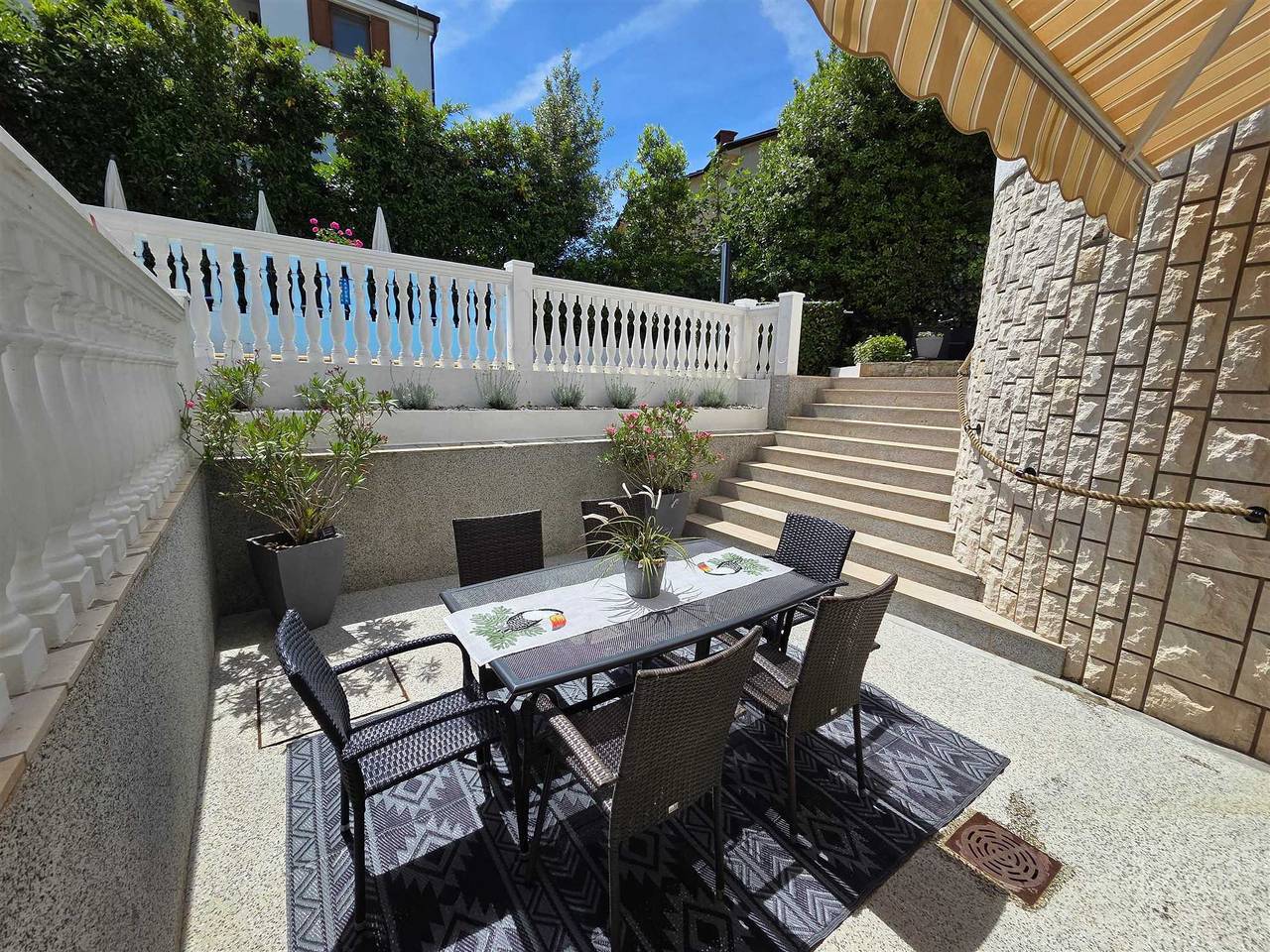Ganze Wohnung, Ferienwohnung Željka 4 mit Terrasse in Malinska, Krk