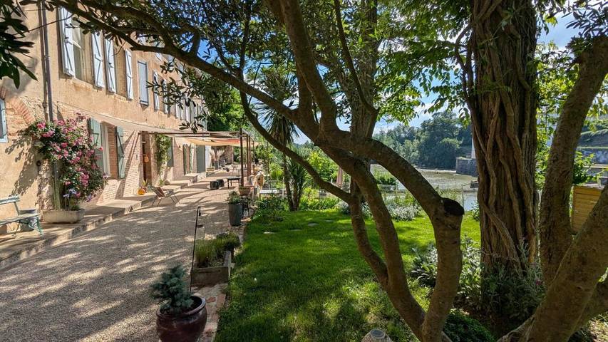 Location de vacances pour 2 personnes, avec jardin et vue, animaux acceptés à Brens - 2