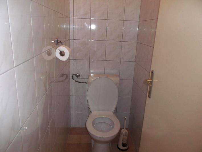 Gîte pour 5 personnes, avec Balcon et Terrasse ainsi que Jardin et Piscine dans Koroshegy - 2