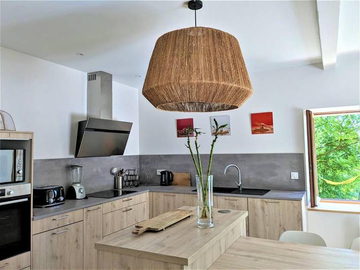 Location de vacances pour 4 personnes, avec jardin ainsi que piscine et terrasse à Reilhaguet - 2