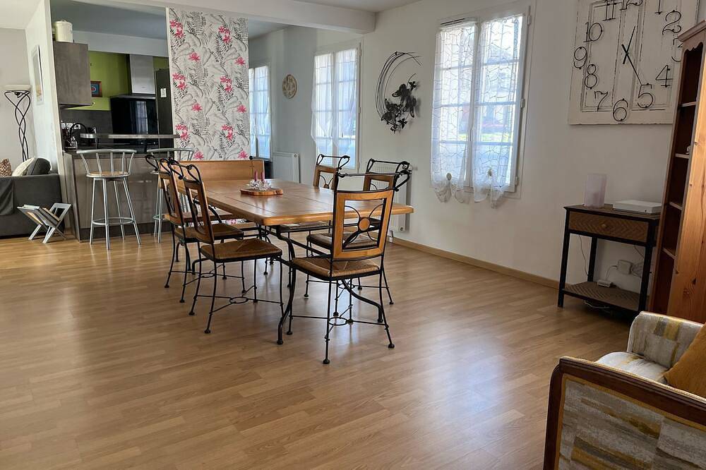Beautifull Spacious House just 5 mins from Disneyland Paris in Magny-le-Hongre, Seine-et-Marne