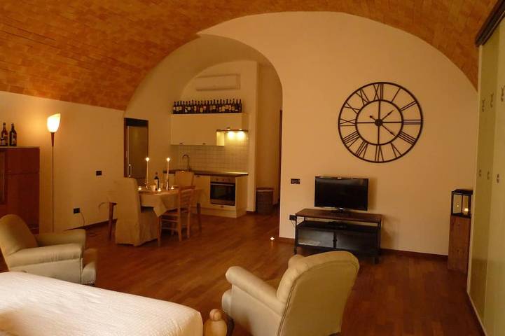 Apartamento entero, Charming 1600s open space in the historic center. in Marino, Castelli Romani