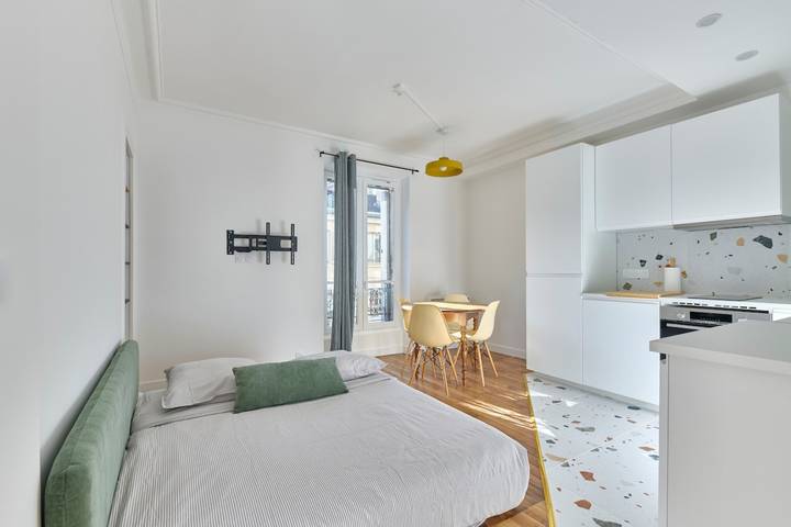 Appartement entier, Marx Dormoy · 18e · Studio moderne & lumineux – géré par Mey Agency in Paris, Île de France