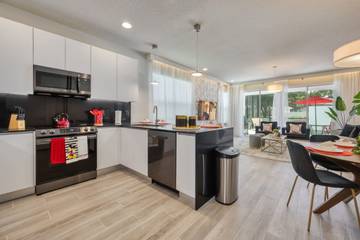 Vacation Rental for 11 Guests in Four Corners, Lake County, Picture 2