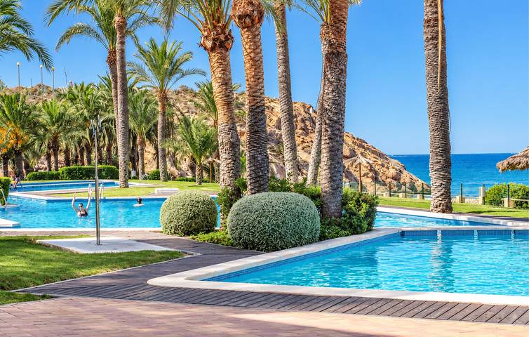 Apartamento vacacional entero, Retiro costero: Aire acondicionado, terraza, piscina y WiFi in Playa Cabezo del Mojón (Isla Plana), Cartagena