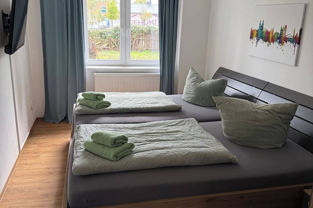 Ganze Wohnung, Vollmöblierte Ferienwohnung im Eg mit Balkon und Wlan in Magdeburg, Elbe-Börde-Heide