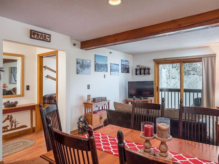 Appartement de vacances pour 6 personnes, avec jacuzzi ainsi que piscine et balcon