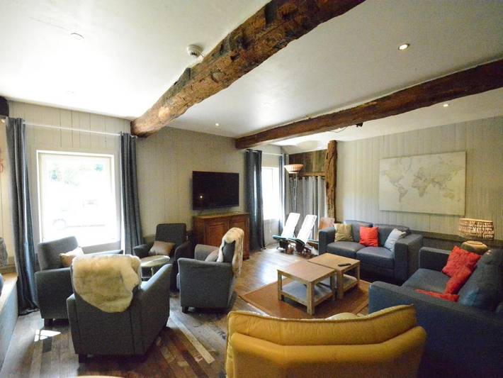 Location de vacances pour 15 personnes, avec terrasse ainsi que jacuzzi et sauna, animaux acceptés dans Gros Fays