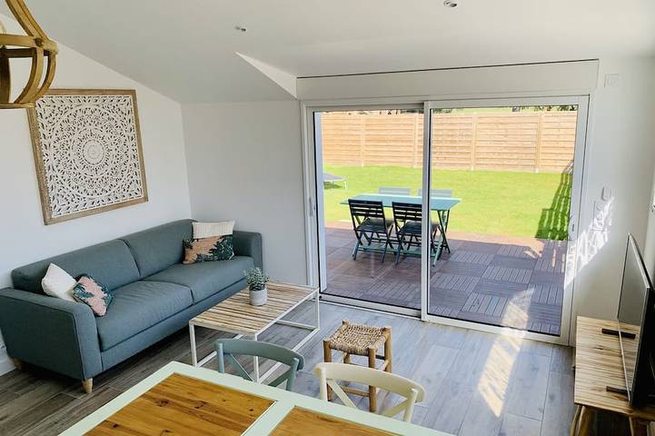 Location de vacances pour 2 personnes, avec Terrasse et Jardin à Grosbreuil