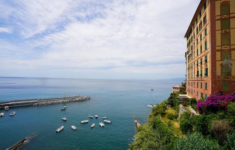 Ganze Ferienwohnung, Apartment am Strand mit AC, TV, Küche und Etagenbetten in Camogli, Riviera di Levante