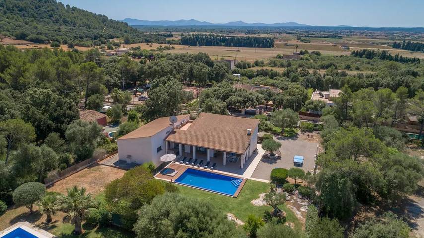 Villa 'S'Alzinar' mit Bergblick, WLAN und Klimaanlage in Crestatx, Sa Pobla