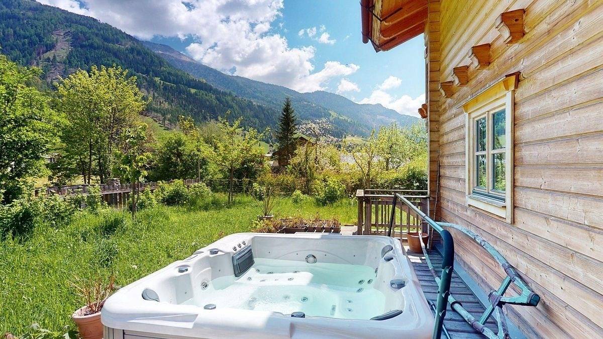 Hüttenurlaub am Großglockner Schlosswirt Chalet I by Fewo_Paln in Großkirchheim, Oberkärnten