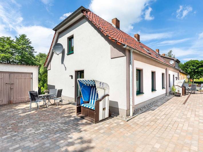 Ferienwohnung für 3 Personen, mit Terrasse und Garten