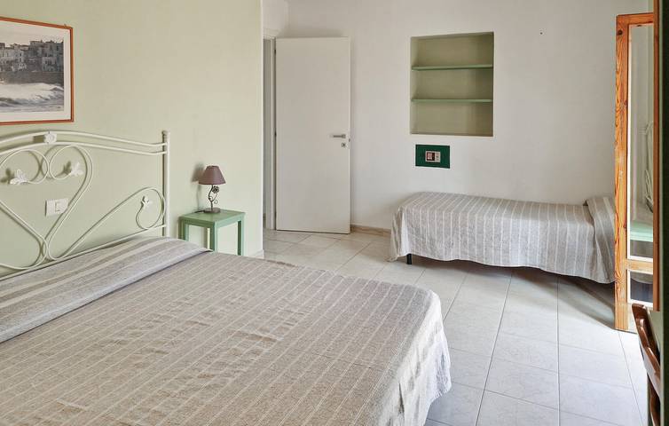 Cool Apartment with Pool, Terrace & Parking 2km from Dietro San Lorenzo Beach in Vieste, Gargano