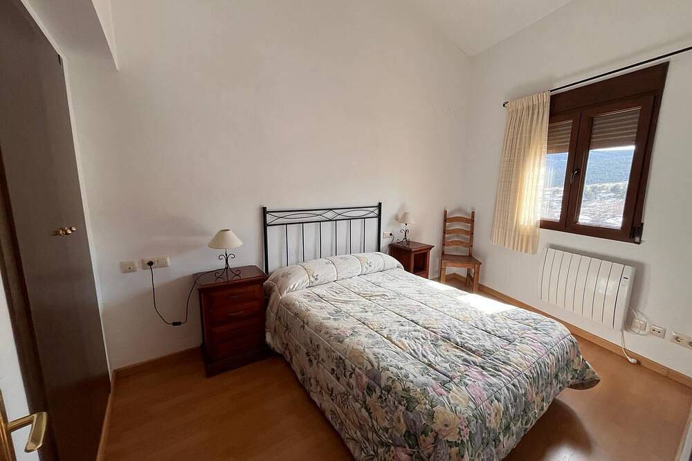 Apartamento entero, 2-bedroom apartment with mountain views, 2 km from the slopes in Valdelinares, Provincia de Teruel