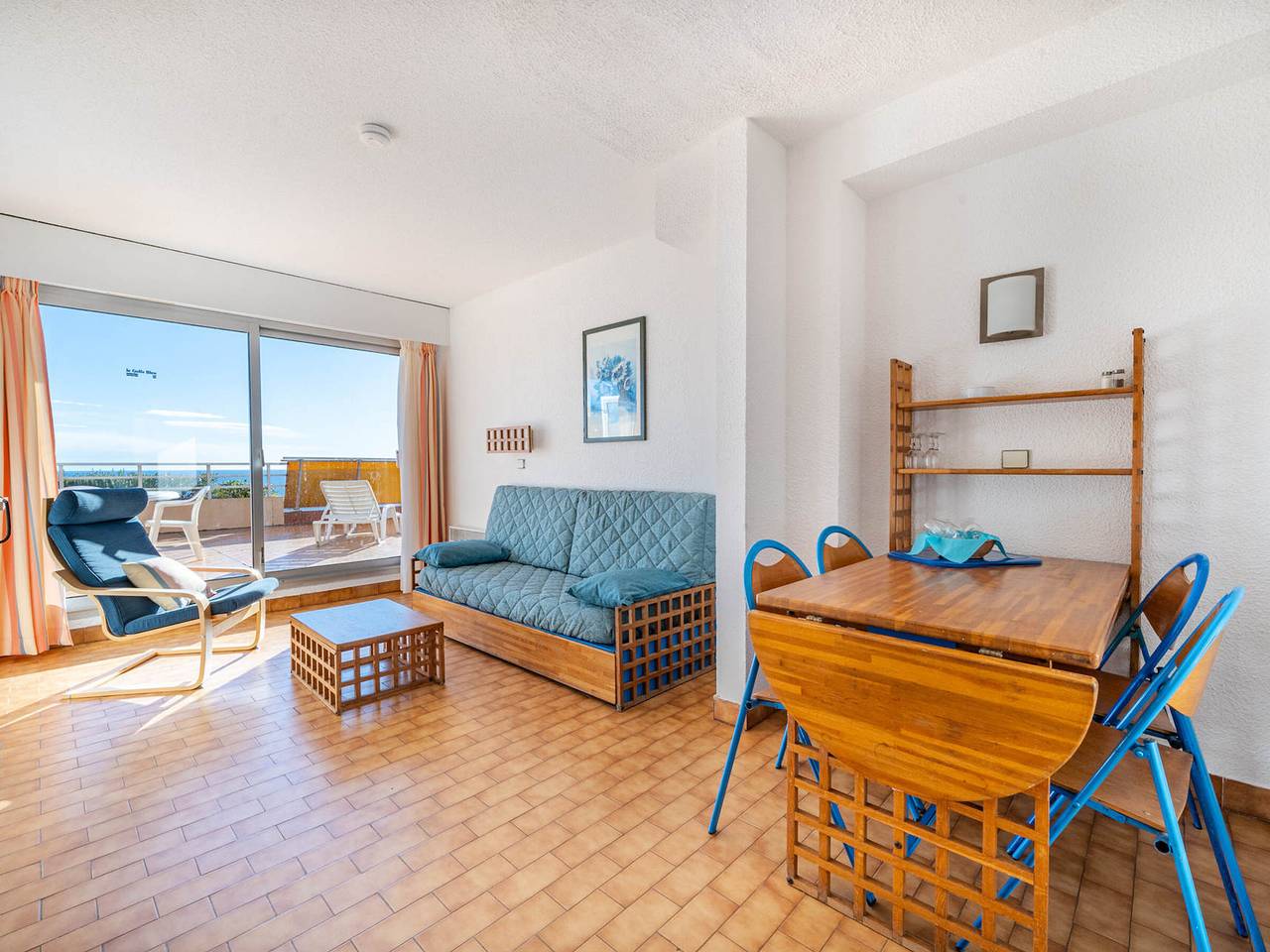 Entire apartment, Apartment for 8 people with Wi-Fi in Roquebrune-Cap-Martin in Roquebrune-Cap-Martin, Mediterranean Coast (France)