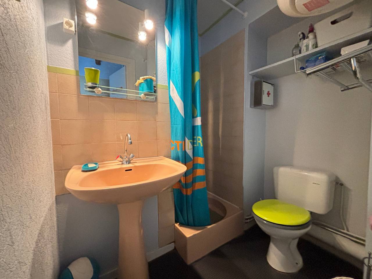 Entire studio, Studio Steps from Beach and Center, Sleeps 4 in Les Sables-d'Olonne, Vendée