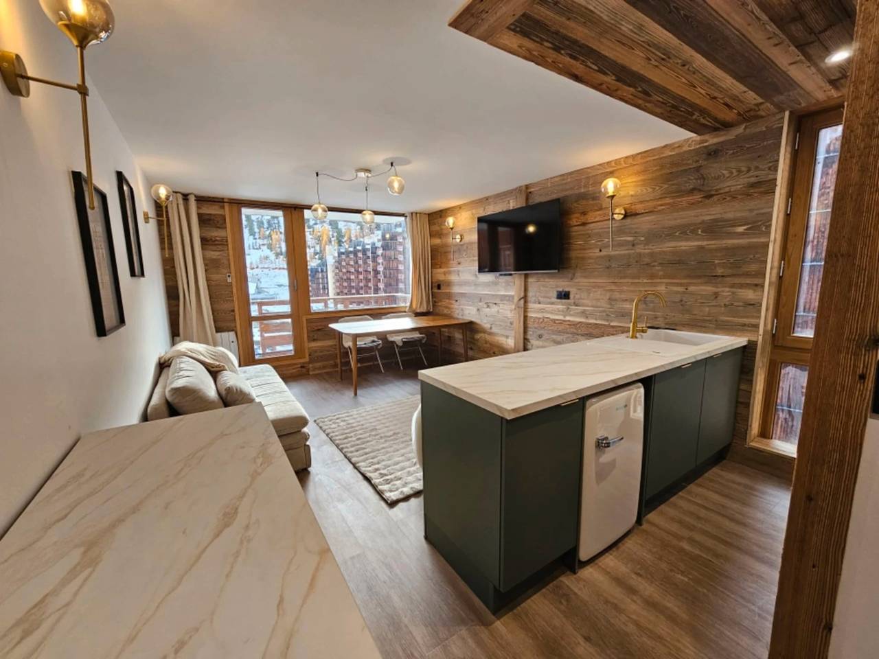 Appartement entier, Appartement 'Lesetoilesdelaplagne - Le Carroley' avec vue montagne, piscine partagée et balcon in La Plagne, La Plagne-Tarentaise