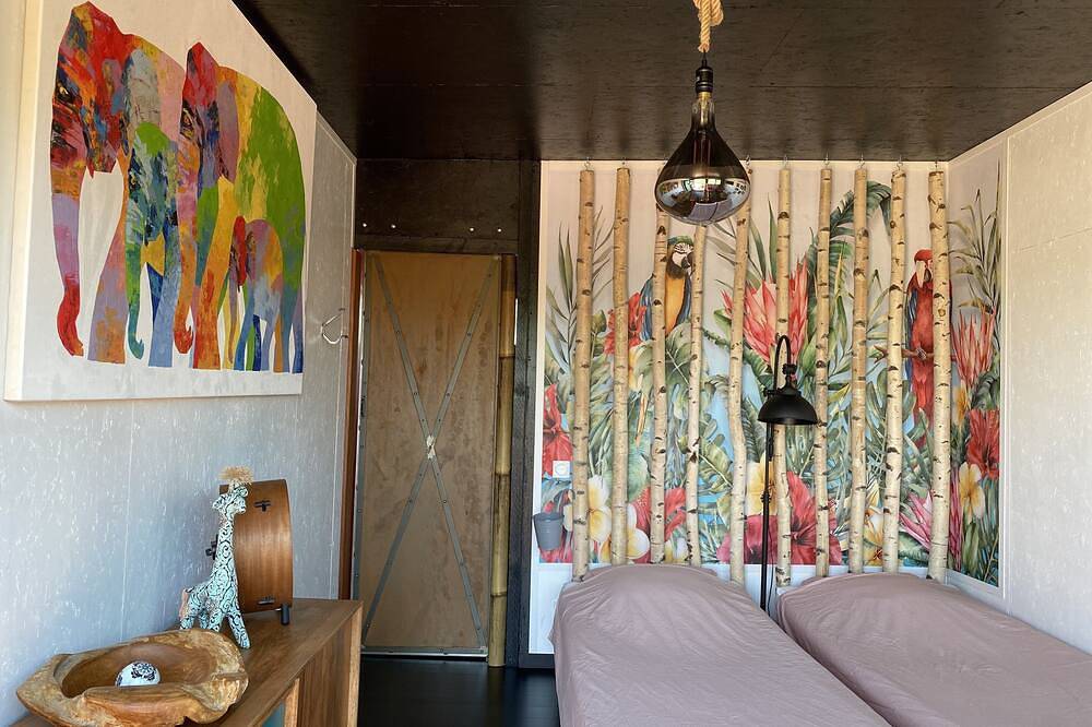 Votre chambre  sur les toits avec salle de bain et terrasse privé in Marguerittes, Région de Nîmes