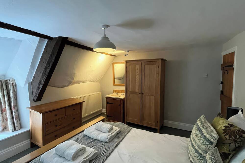 Ivy Cottage, pet friendly, with a garden in West Lulworth in Lulworth Cove, Dorset