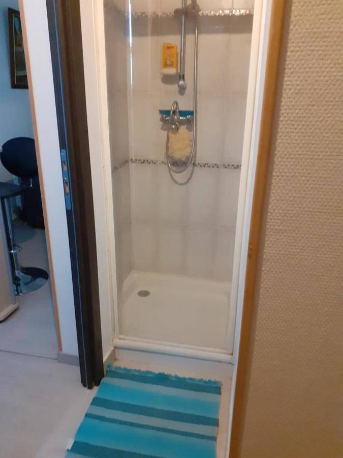 Appartement entier, Studio chaleureux Beauvais-centre, gare et proche Aéroport in Beauvais, Oise