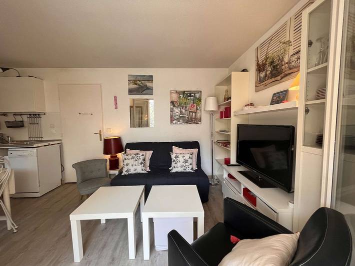 Ganze Wohnung, Gemütliche Ferienwohnung mit 2 Zimmern, Terrasse, 400m vom Strand, Wlan, Parkplatz, in Saint Aygulf in Saint-Aygulf, Frejus