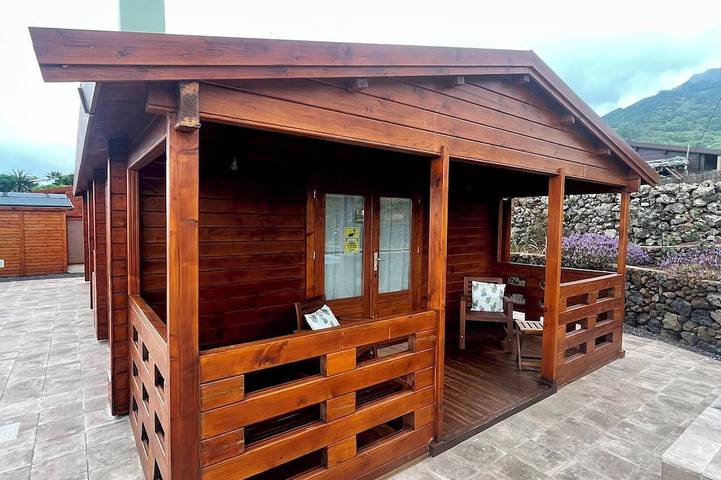 Gîte pour 4 personnes, avec piscine et jardin