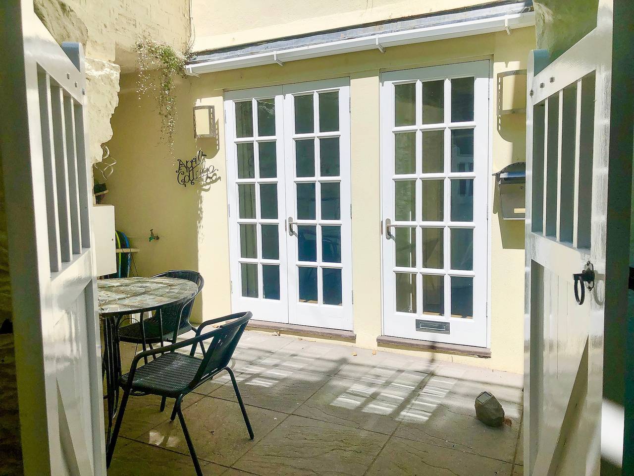 April Cottage in Dartmouth, Devon