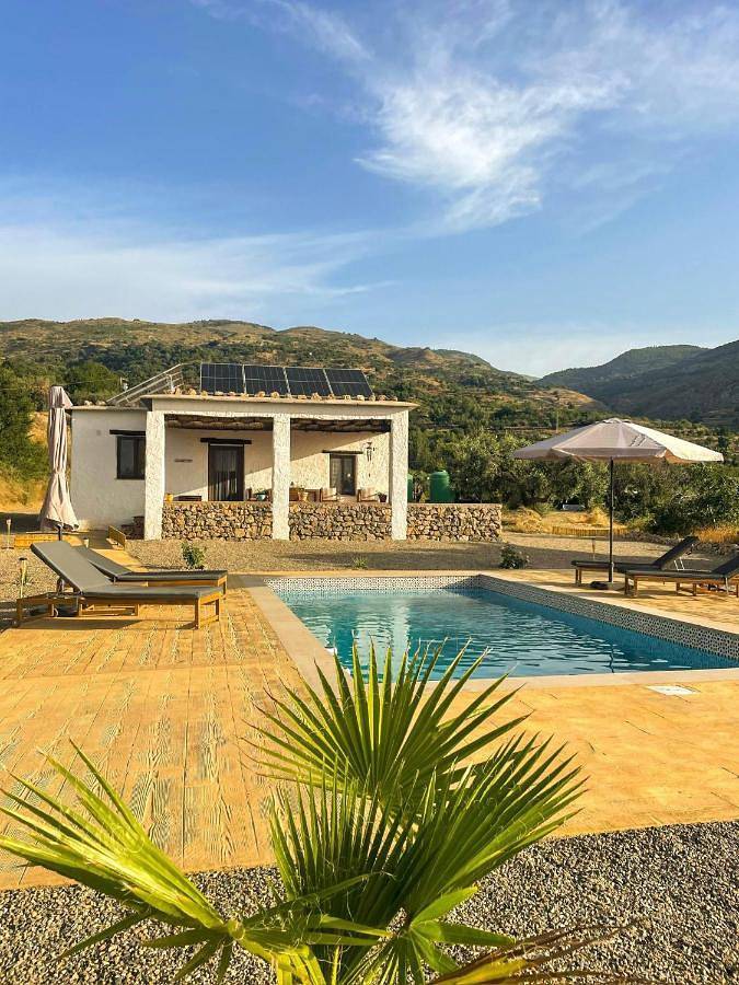 Apartamento para 4 personas, con Terraza y Jardín además de Piscina y Vistas en Válor