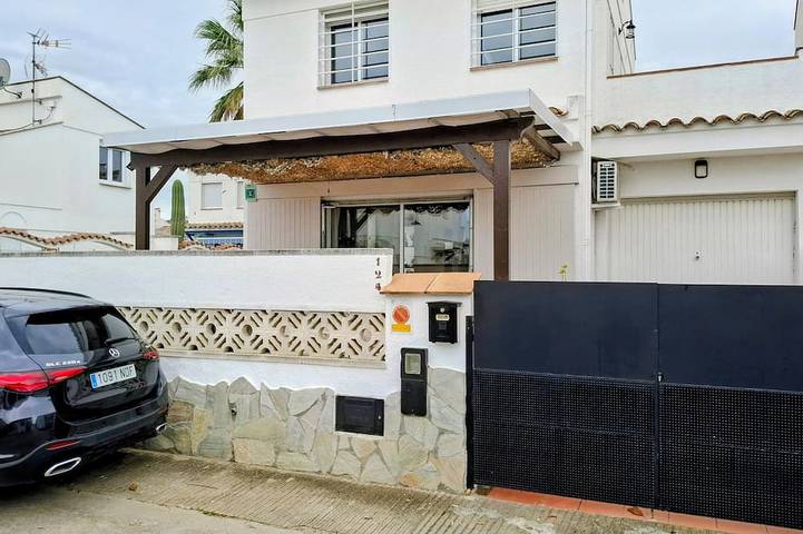 Chalet für 7 Personen, mit Terrasse und Garten in Empuriabrava