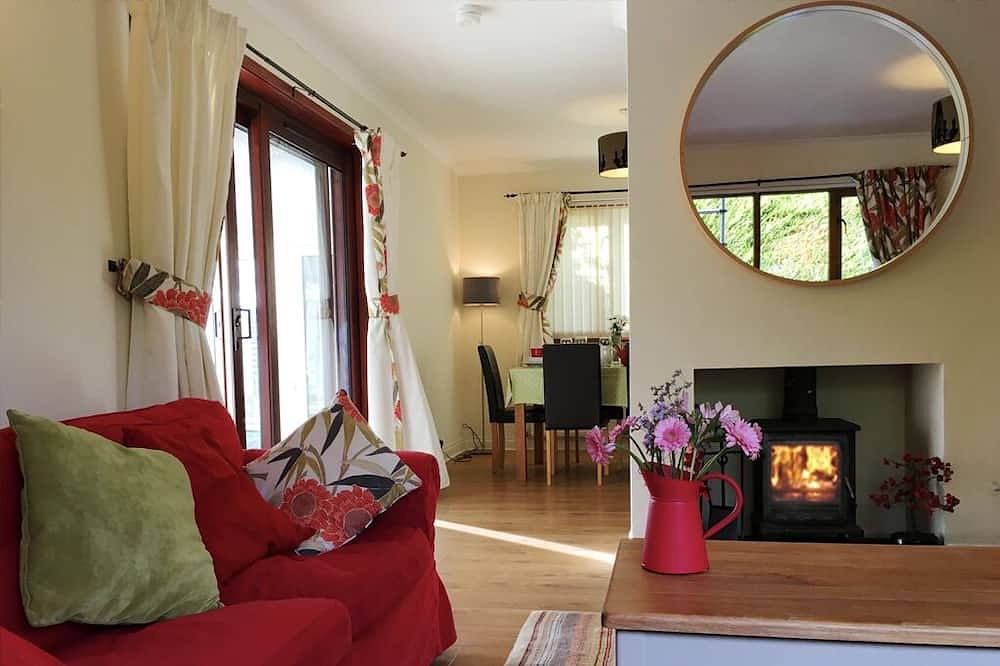 Cottage in Alnmouth, parking, garden, tree house, bike shed. Beach - 5 min walk. in Alnmouth, Northumberland