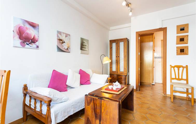 Ganze Ferienwohnung, Apartment mit Meerblick, AC und Terrasse in S'Illot Cala Morlanda, Manacor