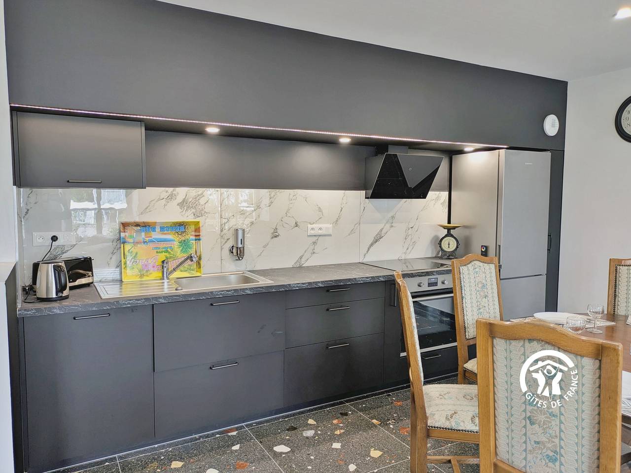 Apartamento entero, Moderno gîte en Louverné, para 6-8 pers, mascotas permitidas, aparcamiento in Louverné, Mayenne (desambiguación)