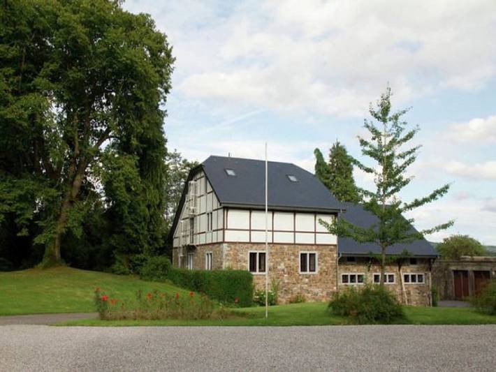 Location de vacances pour 22 personnes, avec sauna et jardin, adapté aux familles à Stoumont - 3