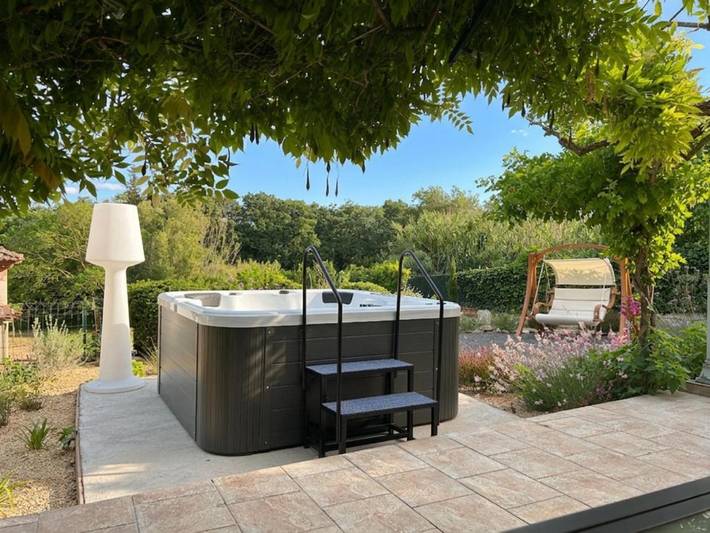 Location de vacances pour 8 personnes, avec terrasse ainsi que jacuzzi et jardin, adapté aux familles à Lauraguel - 2