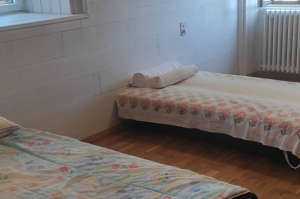 Vast seaside property and fenced garden ideal for pets in Pluneret, Côte des Mégalithes