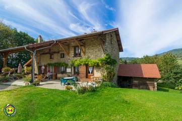 Gîte pour 6 personnes, avec jardin et terrasse dans l' Isère