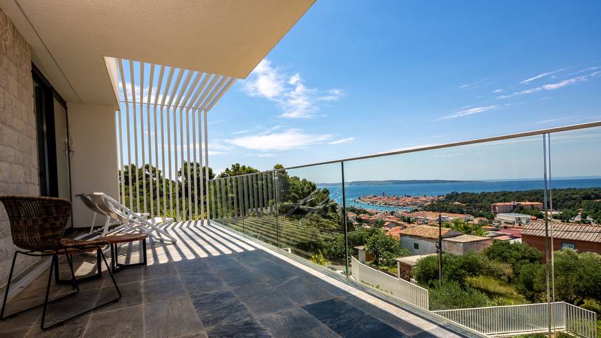 Villa für 10 Personen, mit Sauna und Garten sowie Terrasse auf Rab - 4