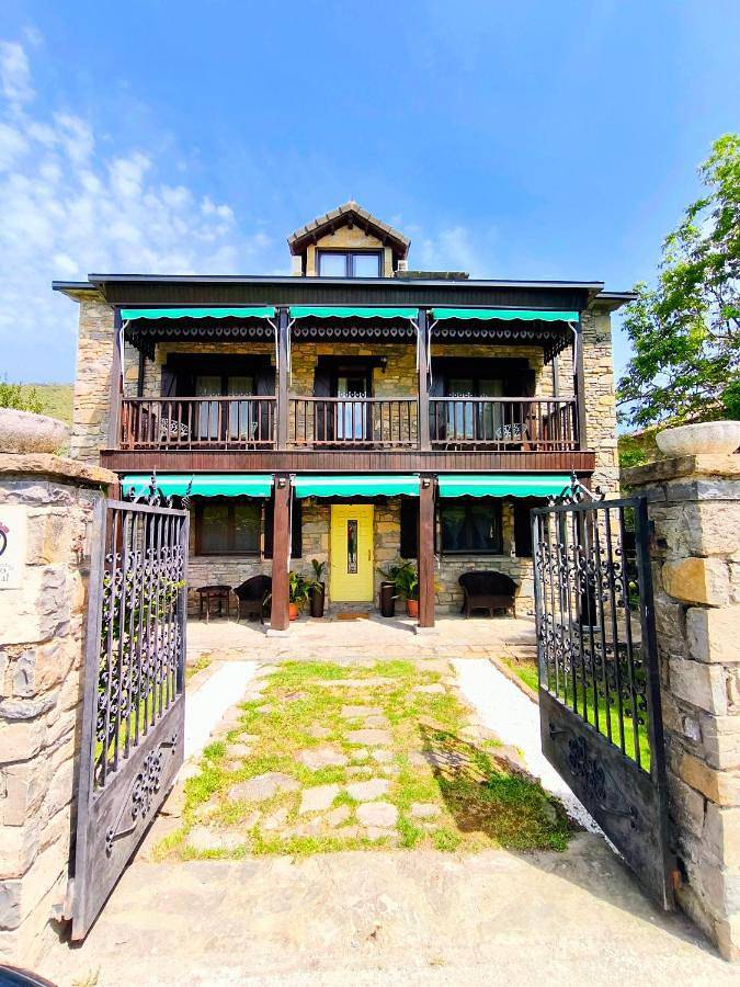 Location de vacances pour 12 personnes, avec vue et jardin à Boltaña - 2