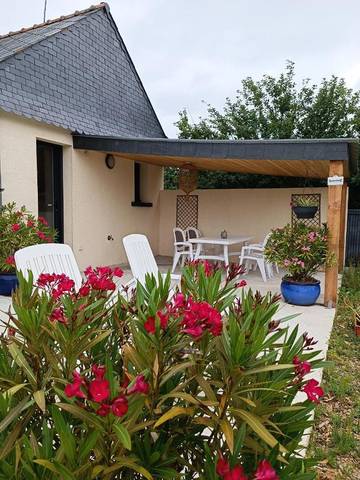 Gîte pour 3 personnes, avec vue et jardin à Néant-sur-Yvel