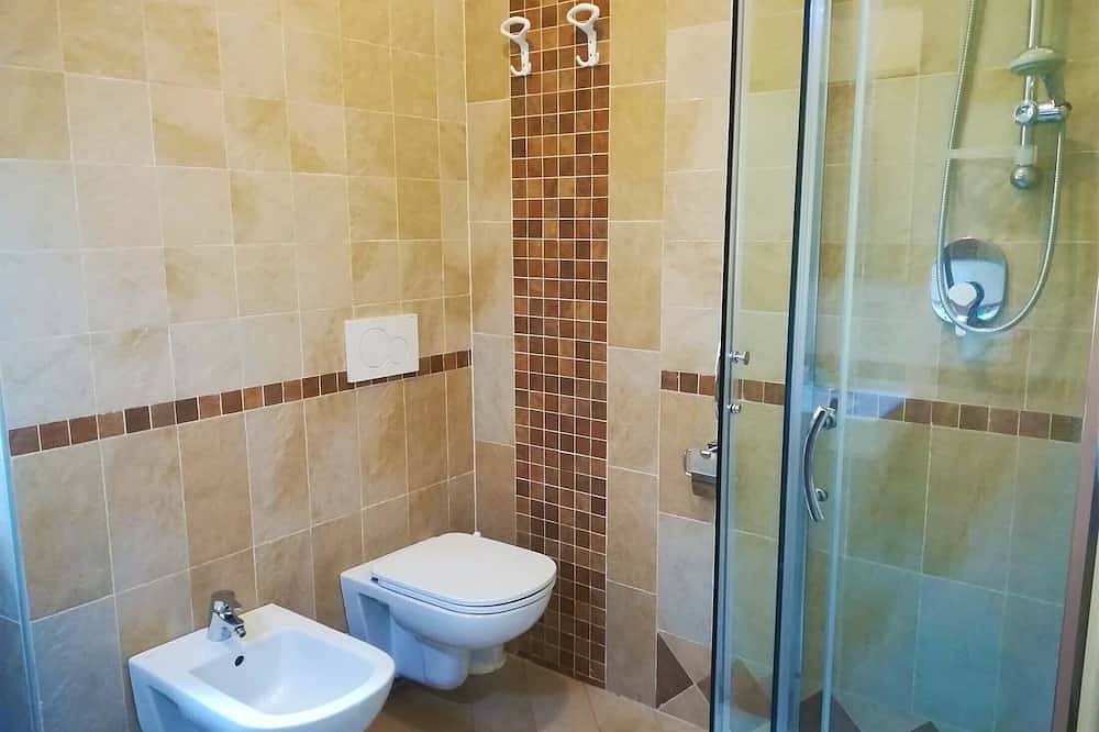 Ganze Wohnung, Direkt am See im ersten Stock und mit Garten im Erdgeschoss in Idro, Gardasee-Berge