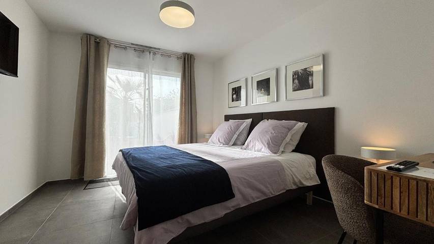 Chambre d’hôte pour 2 personnes, avec Terrasse et Jardin ainsi que Piscine et Vue