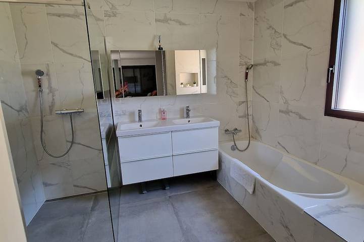 Quiet modern villa with swimming pool in Le Tignet, Mittelmeerküste (Frankreich)