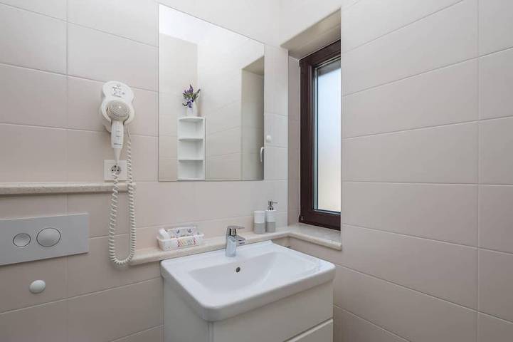 **** Villa de luxe, Trogir - Ciovo, directement sur la mer avec piscine pour 12 personnes (+ 2 enfants) in Trogir, Čiovo